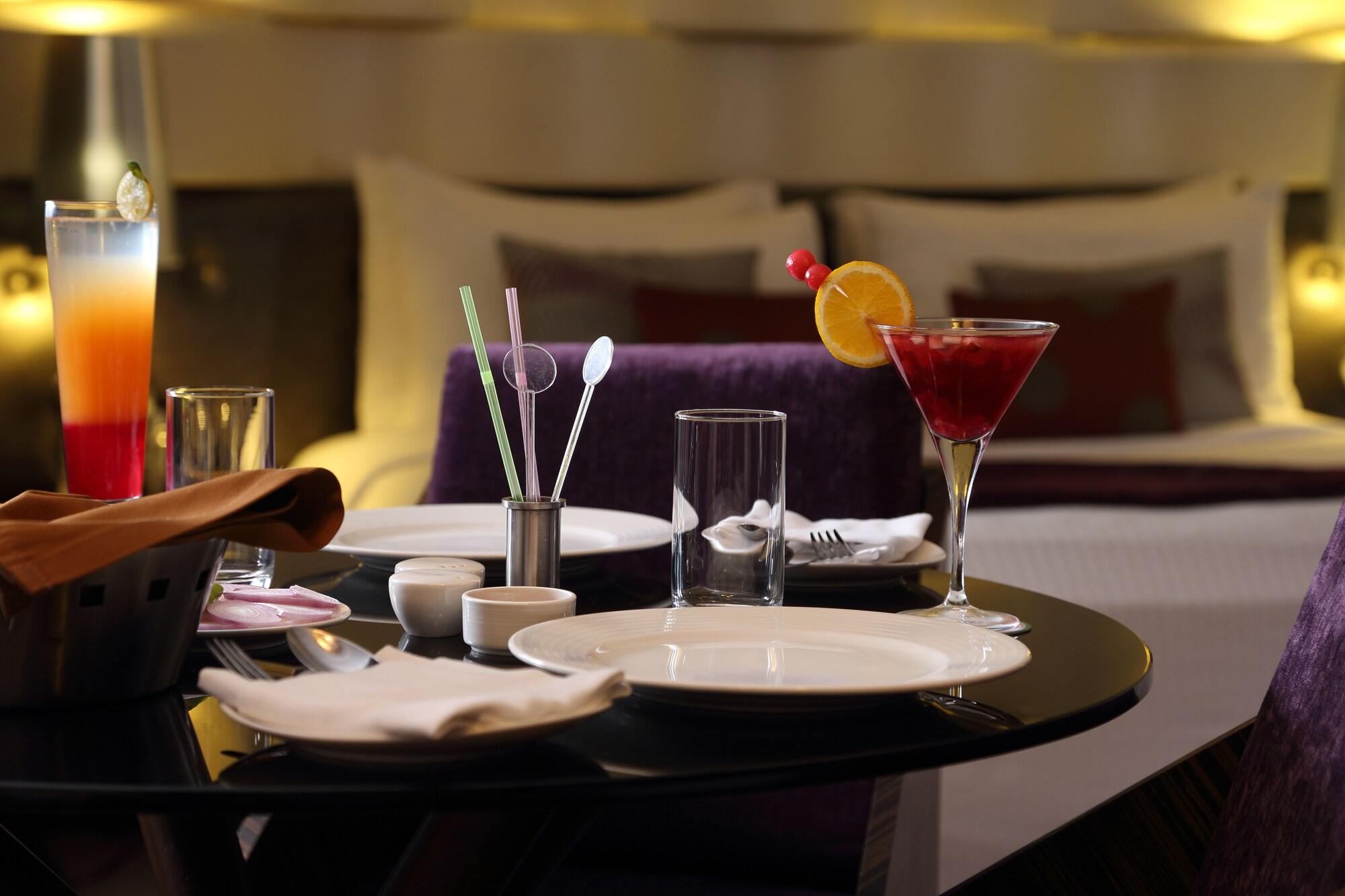 Fortune Select Sg Highway, Ahmedabad - Member Itc Hotels' Group Exteriör bild