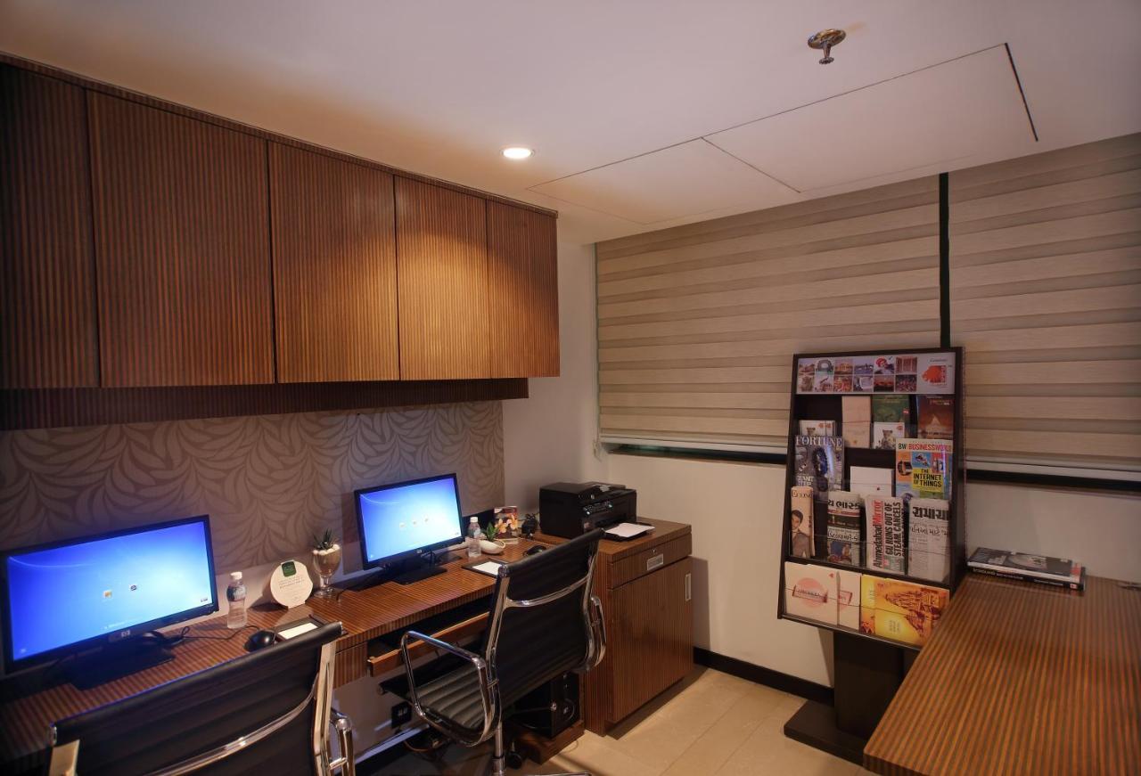 Fortune Select Sg Highway, Ahmedabad - Member Itc Hotels' Group Exteriör bild
