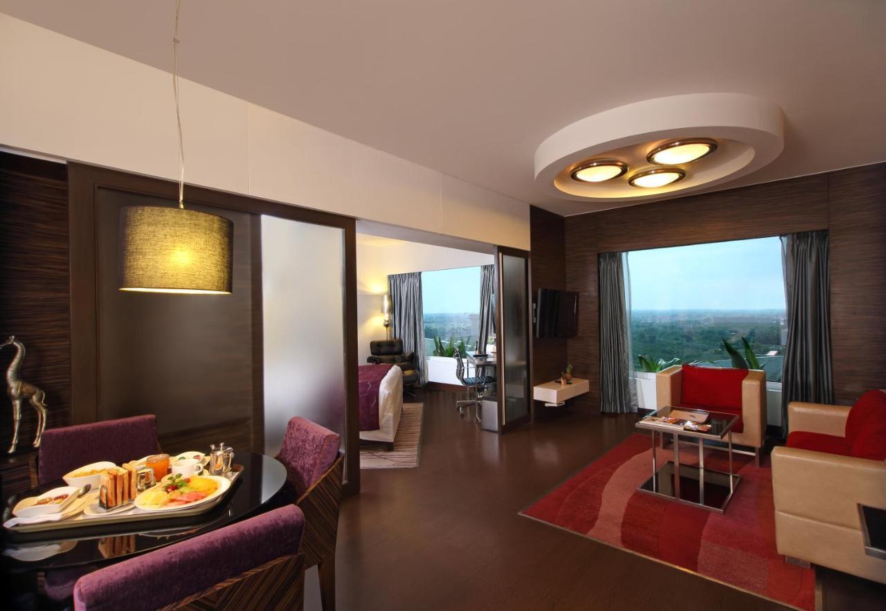 Fortune Select Sg Highway, Ahmedabad - Member Itc Hotels' Group Exteriör bild