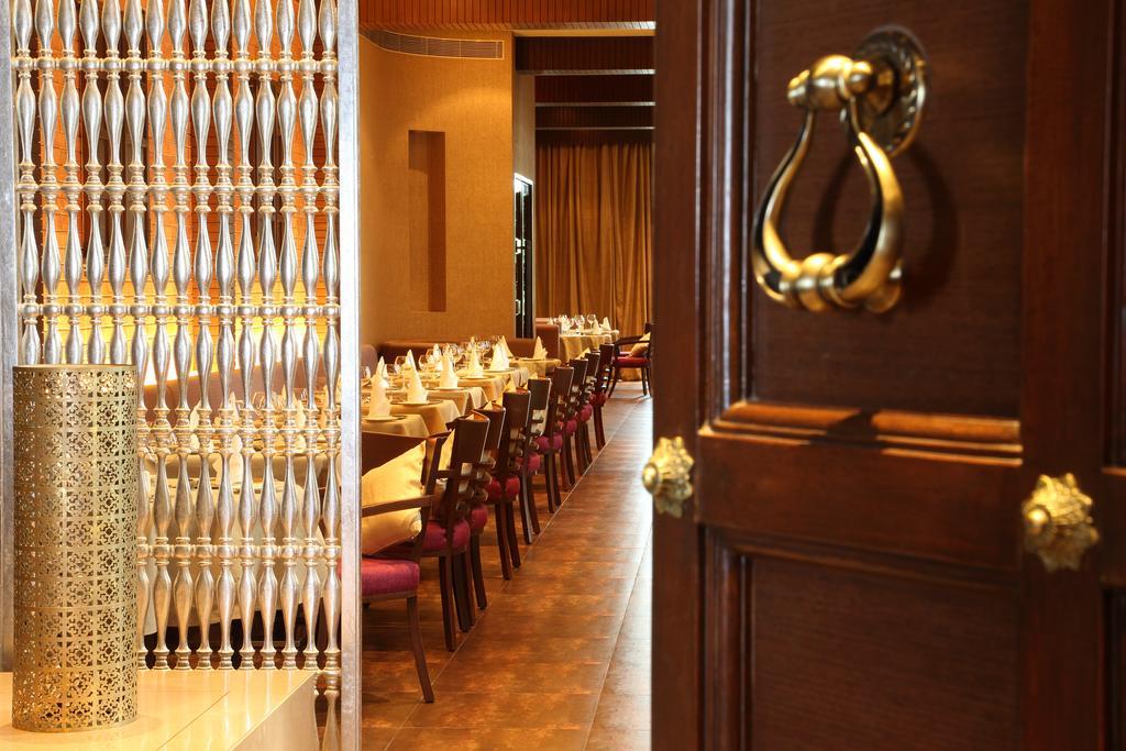 Fortune Select Sg Highway, Ahmedabad - Member Itc Hotels' Group Exteriör bild