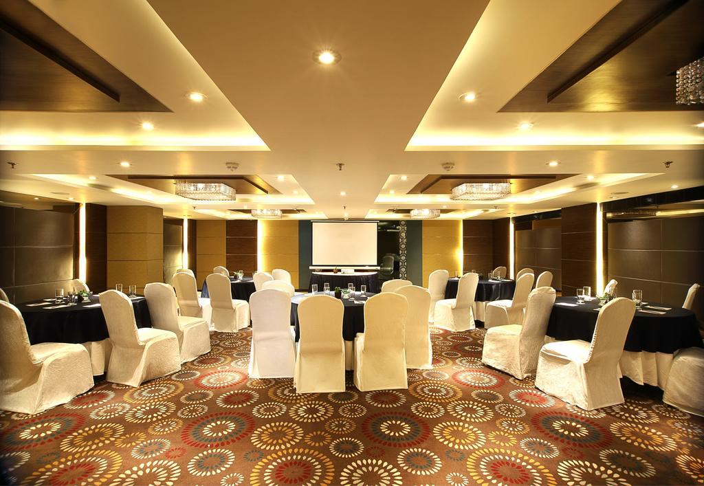 Fortune Select Sg Highway, Ahmedabad - Member Itc Hotels' Group Exteriör bild