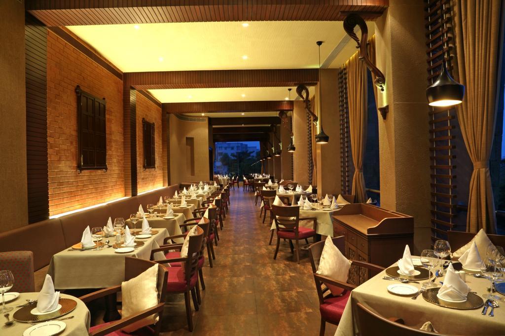 Fortune Select Sg Highway, Ahmedabad - Member Itc Hotels' Group Exteriör bild