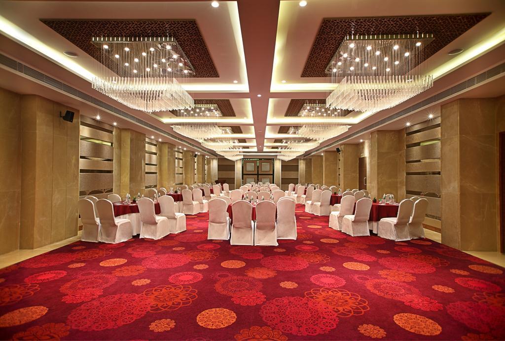Fortune Select Sg Highway, Ahmedabad - Member Itc Hotels' Group Exteriör bild