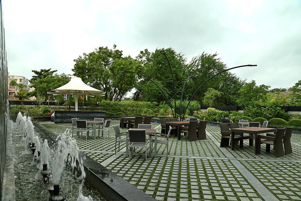 Fortune Select Sg Highway, Ahmedabad - Member Itc Hotels' Group Exteriör bild