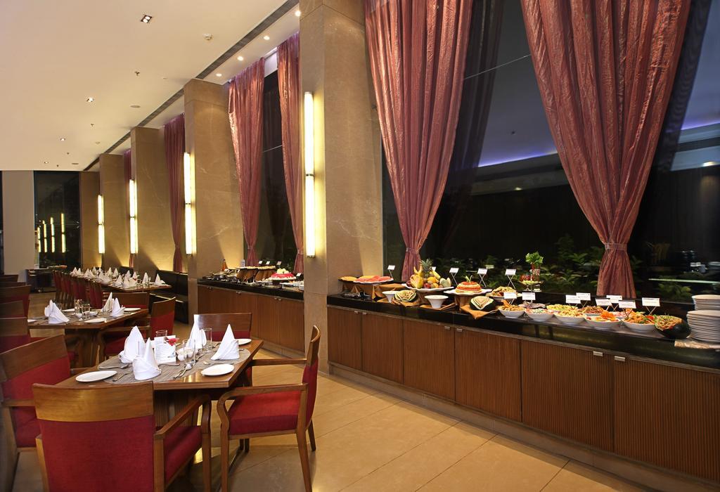 Fortune Select Sg Highway, Ahmedabad - Member Itc Hotels' Group Exteriör bild