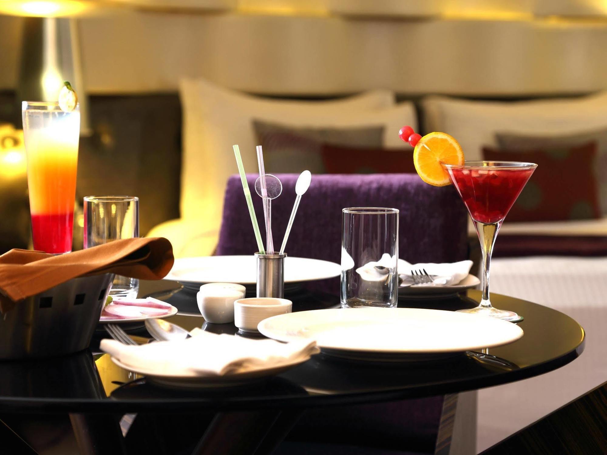Fortune Select Sg Highway, Ahmedabad - Member Itc Hotels' Group Exteriör bild