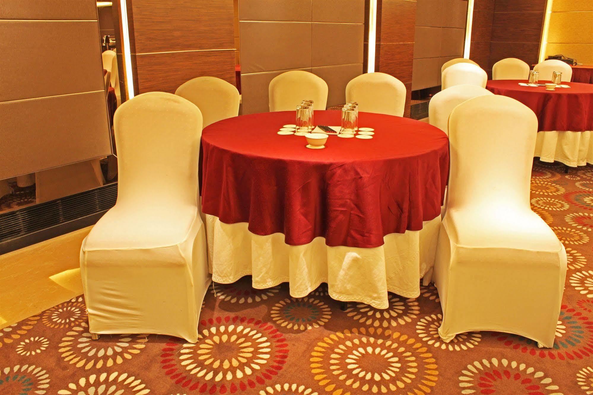 Fortune Select Sg Highway, Ahmedabad - Member Itc Hotels' Group Exteriör bild